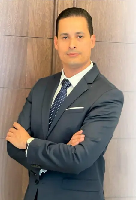 Dr. Carlos Mojica - Cirujano Plástico